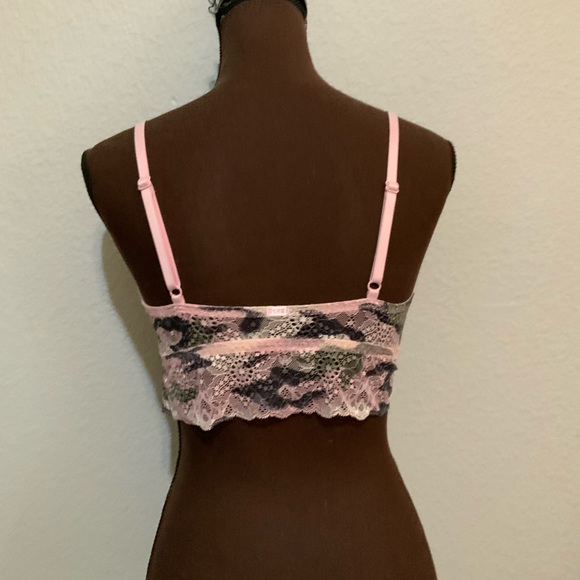 NWTS *** PINK Victoria’s Secret PINK CAMO BRALETTE/ SIZE -LARGE - Picture 3 of 4